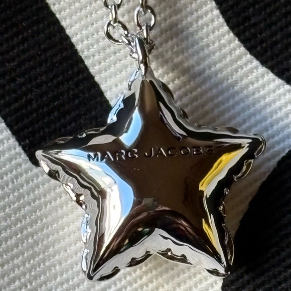⭐️ MARC JACOBS BALLOON STAR NECKLACE ⭐️ NWT ⭐️ - Picture 7 of 16